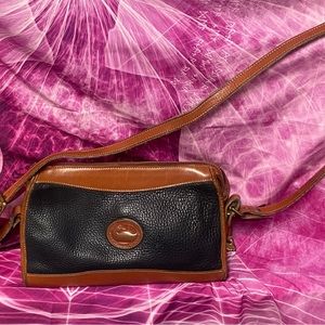 Vintage Dooney & Bourke leather purse. Medium sized bag navy tan crossbody